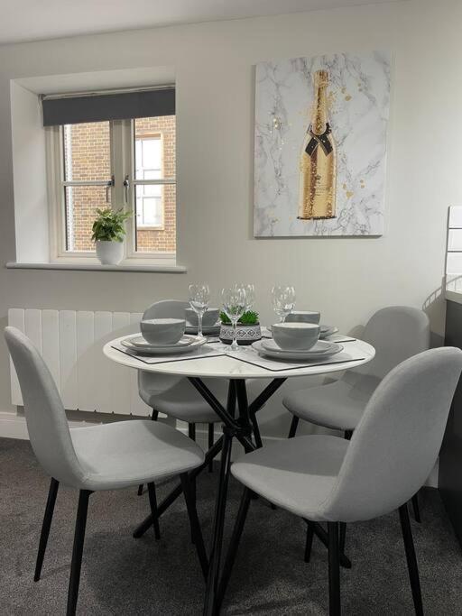 Cedar House - 2 Bed House With Free Parking In Town Centre! By Shortstays4U King's Lynn Exterior photo
