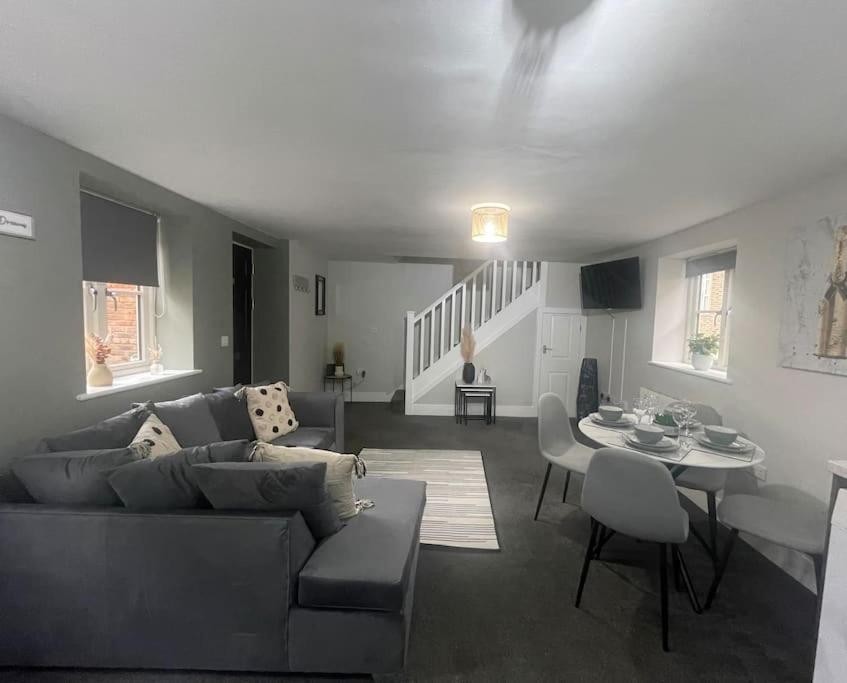 Cedar House - 2 Bed House With Free Parking In Town Centre! By Shortstays4U King's Lynn Exterior photo