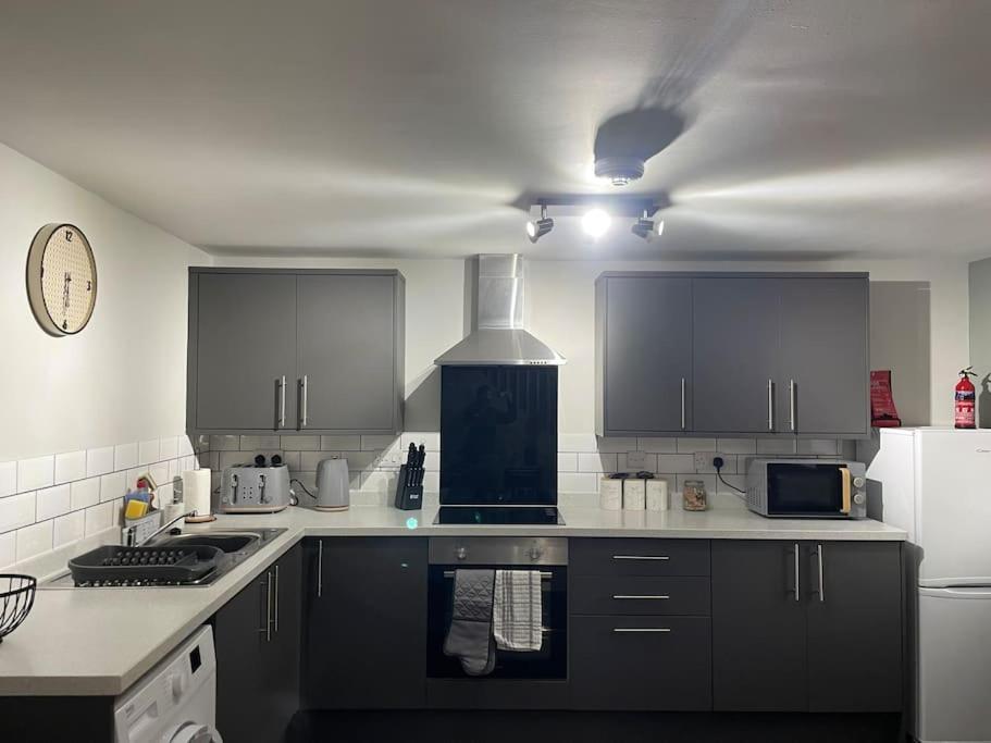 Cedar House - 2 Bed House With Free Parking In Town Centre! By Shortstays4U King's Lynn Exterior photo